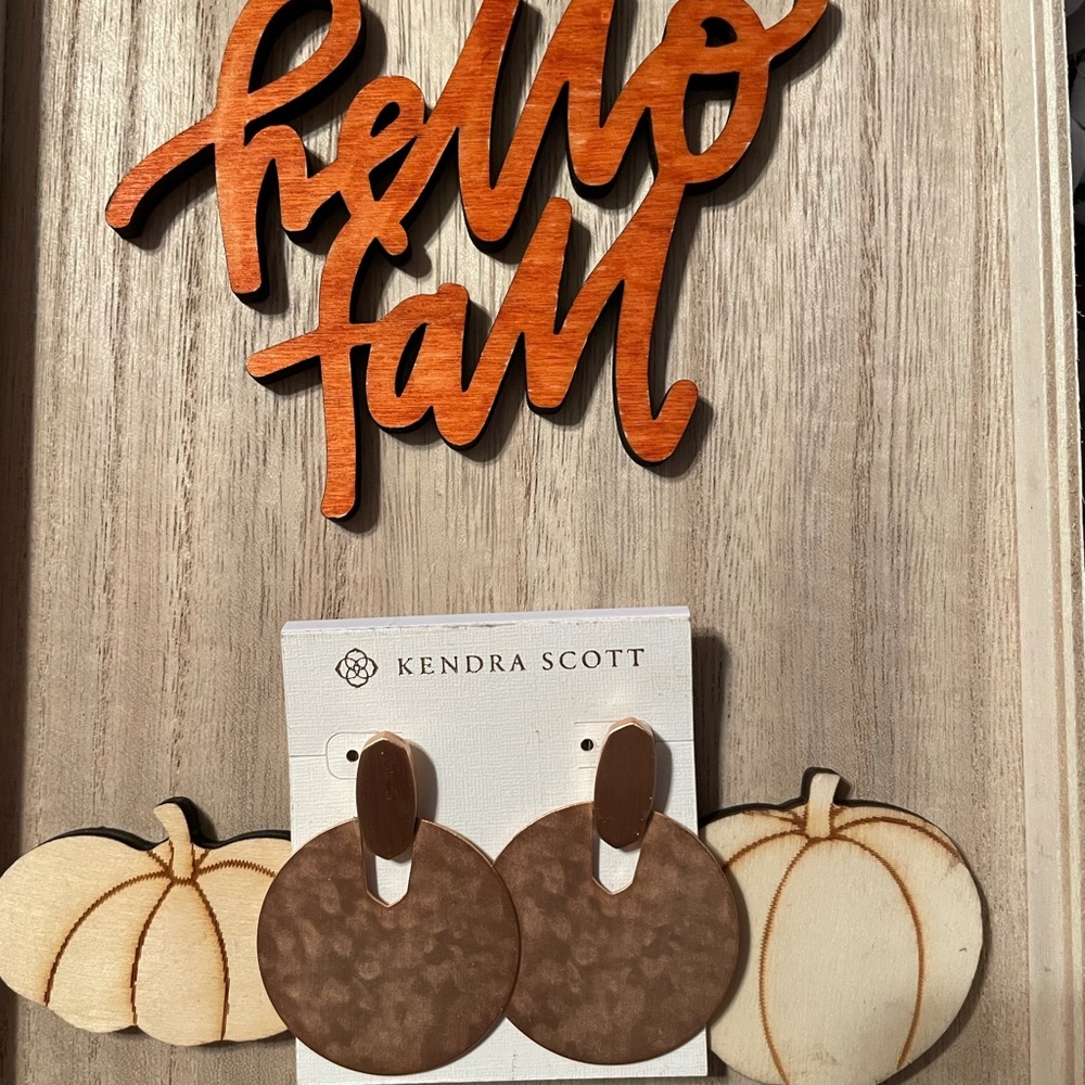 Didi Kendra Scott earrings